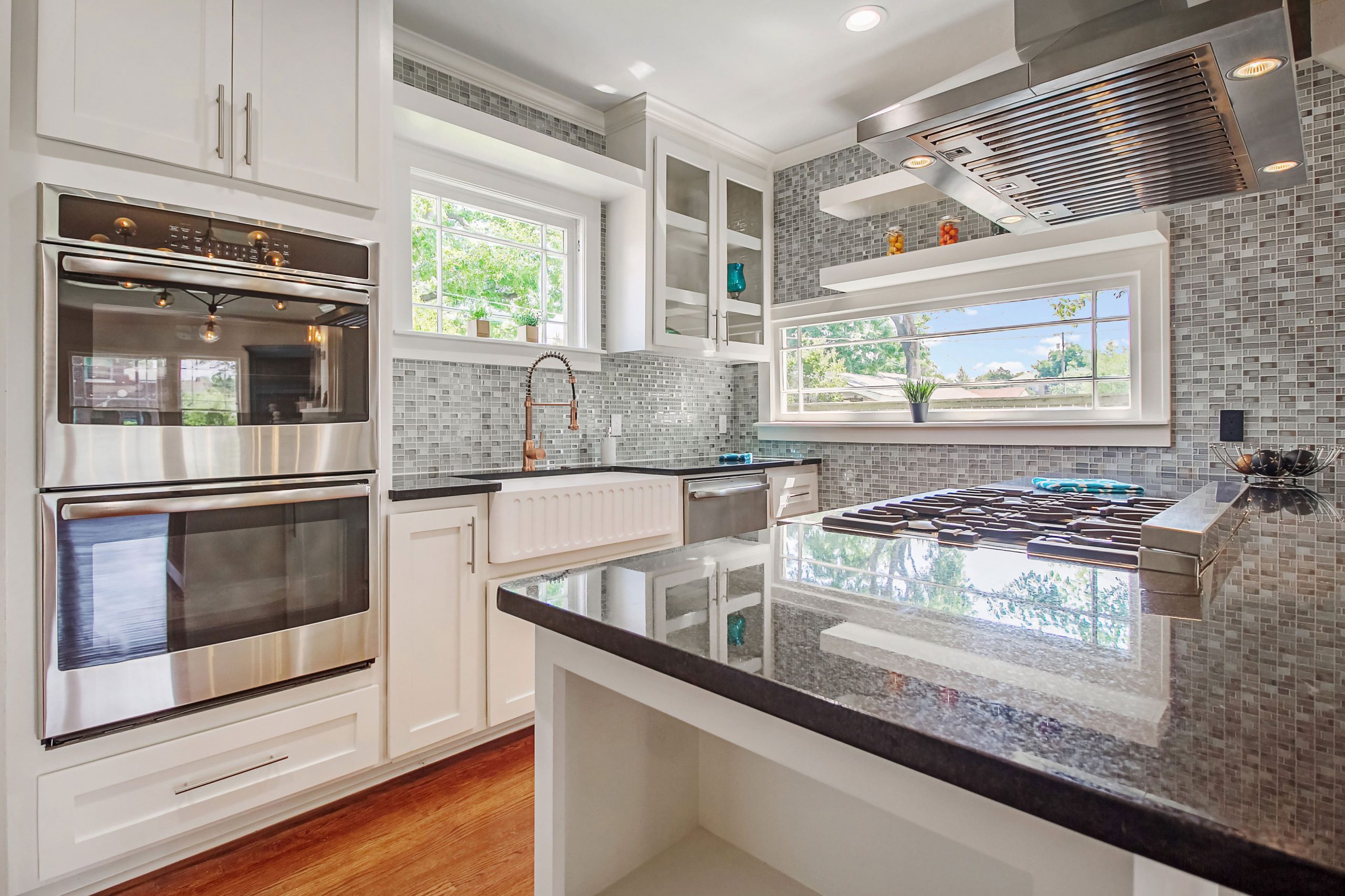 Hire kitchen refurbishment & appliances contractors in York, Pennsylvania. Our expert fitters do extensions, design & installation.